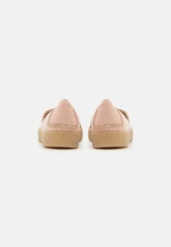 Clarks Barleigh Low - Baskets Basses - Pale Peach -Magasins Sélectionnés De Mode Pour Femmes 135ed3043ab14cd48d137f8b4dc2c792 scaled