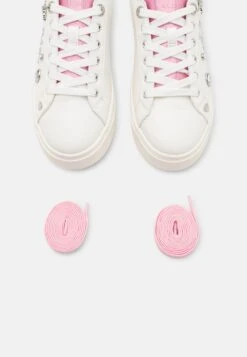 Barbie X Aldo Sneakers - Baskets Basses - Pink -Magasins Sélectionnés De Mode Pour Femmes 1571575ebb5548409492fb6d1af3638c scaled