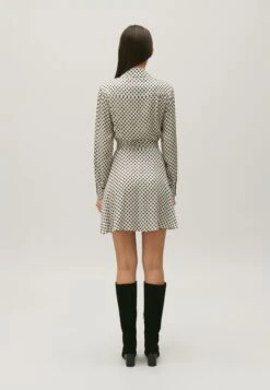 CLAUDIE PIERLOT Rixiemonogramme - Robe Chemise - Print Clair -Magasins Sélectionnés De Mode Pour Femmes 17dab23e335c40d1b2a0a5d5ee96da36 scaled