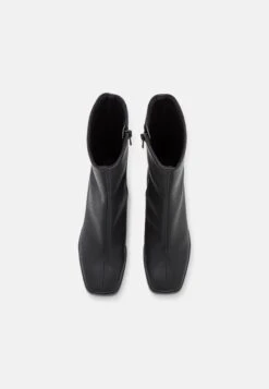 Monki Bottines - Black Dark -Magasins Sélectionnés De Mode Pour Femmes 1ceccae4a3684796b9b12cfbf404cfe4 scaled