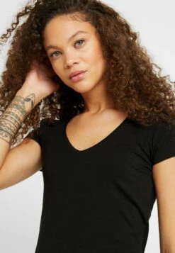 2 Pack - T-Shirt Basique - Black/White -Magasins Sélectionnés De Mode Pour Femmes 37ff36b777d14c27a006d5de9d1647db scaled