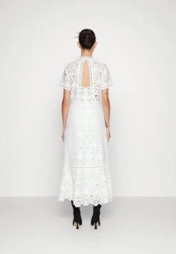 IVY OAK Marianna - Robe De Soirée - Snow White 8 IVY OAK Marianna - Robe De Soirée - Snow White -Magasins Sélectionnés De Mode Pour Femmes 4a3c266e9b3143ffbeb4900e12bc7223 scaled