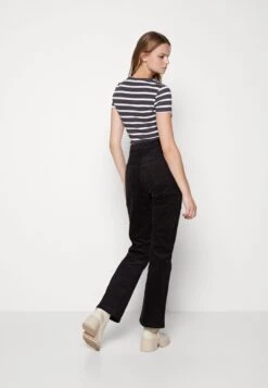 Monki Pantalon Classique - Black Dark -Magasins Sélectionnés De Mode Pour Femmes 4a758d501c2a4b8aa17007a45ed173c6 scaled