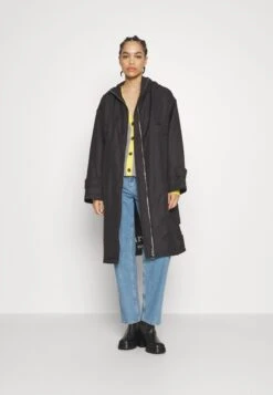 Marc O'Polo Coat Long Padded Fixed Hood Zipper Drawstring Waist - Parka - Black -Magasins Sélectionnés De Mode Pour Femmes 4b195ff08f3f4b0a8475249b7893b66f scaled