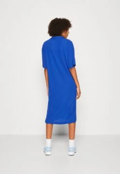 Monki Robe En Jersey - Bright Cobolt Blue -Magasins Sélectionnés De Mode Pour Femmes 5721c518c3cb420a998dd68cb087cc5c scaled