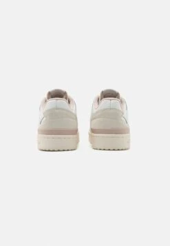 Adidas Originals Forum Unisex - Baskets Basses - Core White/Chalky Brown/Taupe -Magasins Sélectionnés De Mode Pour Femmes 688c4dc8540e4dcf881302254e332ac5 scaled