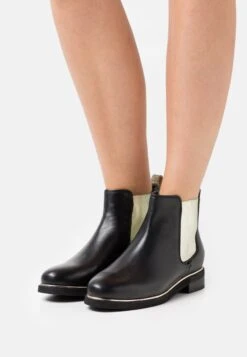 Les Tropéziennes Par M Belarbi Micky - Boots À Talons - Noir/Or -Magasins Sélectionnés De Mode Pour Femmes 6f4e8e7070ed4e7cb32147cb2d1c9751 scaled