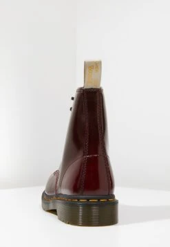 Dr. Martens Winchester Ii Boot 1460 Vegan - Bottines À Lacets - Cherry 9 Dr. Martens Winchester Ii Boot 1460 Vegan - Bottines À Lacets - Cherry -Magasins Sélectionnés De Mode Pour Femmes 755c08d56bda4a5eba7a2316d348f0cf
