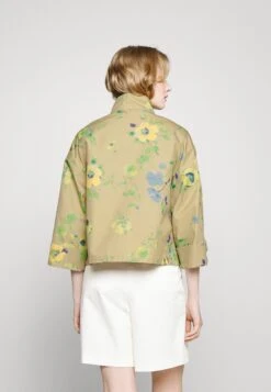 MAX & Co. Applauso - Veste Légère - Watercolor Beige 9 MAX & Co. Applauso - Veste Légère - Watercolor Beige -Magasins Sélectionnés De Mode Pour Femmes 767278b7b05940b195e1069d723b2d53 scaled