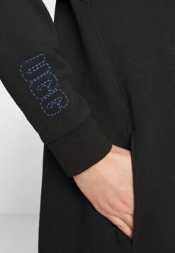 Ugg Aderyn Hoodie Dress - Sweat À Capuche - Black -Magasins Sélectionnés De Mode Pour Femmes 790c3e239edc4d43a722ae81b16d847c scaled