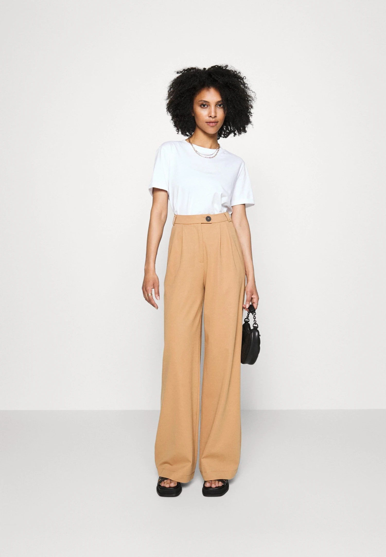 Petite Business Casual Wide Legs With Front Pleats - Pantalon Classique - Beige 2 Petite Business Casual Wide Legs With Front Pleats - Pantalon Classique - Beige – Image 2