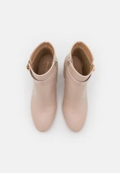 Anna Field Boots À Talons - Beige 11 Anna Field Boots À Talons - Beige -Magasins Sélectionnés De Mode Pour Femmes 80b4daa6c1064912bf6fc945f5e99ced scaled