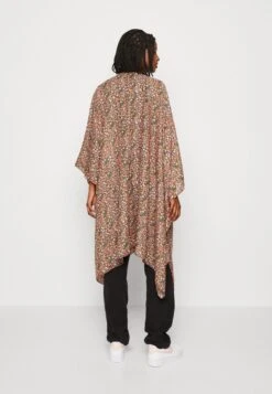 Even&Odd Veste Légère - Red -Magasins Sélectionnés De Mode Pour Femmes 8db7c20118964b33b3af20a46855d6ec scaled