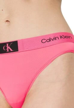 CALVIN KLEIN UNDERWEAR Modern Thong - String - Cerise Lipstick -Magasins Sélectionnés De Mode Pour Femmes 97dbf8dc72764fc0987c5ee5fcf7fd43 scaled