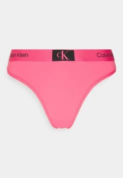 CALVIN KLEIN UNDERWEAR Modern Thong - String - Cerise Lipstick -Magasins Sélectionnés De Mode Pour Femmes 9b9bb62995d34ee6bb4db2884df8cce6 scaled