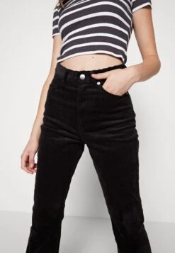 Monki Pantalon Classique - Black Dark -Magasins Sélectionnés De Mode Pour Femmes a5dcf0206e084b31af3d7cdd504fb0d8 scaled