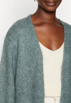 Kaffe Alioma Cardigan - Gilet - Balsam Green Melange -Magasins Sélectionnés De Mode Pour Femmes b03ed47257154323995cfcb0917253c4 scaled