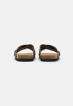 Pier One Unisex - Chaussons - Brown -Magasins Sélectionnés De Mode Pour Femmes b64bd94841374f58a4a8e2cf13040258 scaled