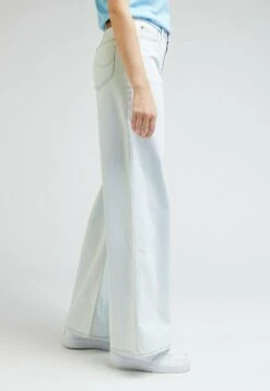 Lee Stella A Line - Jean Flare - Brisk Air -Magasins Sélectionnés De Mode Pour Femmes c38db3265a4742deadc746e9cd574c46