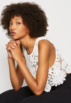 Vila Vimana Crop - Débardeur - Snow White -Magasins Sélectionnés De Mode Pour Femmes d0bd4b61ef5a4483bc5141ed544e9df1 scaled