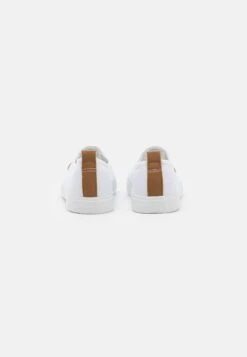 Pier One Unisex - Mocassins - White -Magasins Sélectionnés De Mode Pour Femmes d0dcb07e7bd24443a1df824091ece39a scaled
