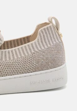 MICHAEL Michael Kors Juno - Mocassins - Champagne -Magasins Sélectionnés De Mode Pour Femmes d94aae8fd1914acba617873bd84681b1 scaled