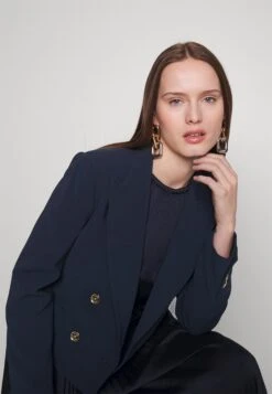 MICHAEL Michael Kors Fitted Db Crop Blazer - Blazer - Midnightblue -Magasins Sélectionnés De Mode Pour Femmes dbc69cf74e234f34a17eb6bf0e6e7a03 scaled