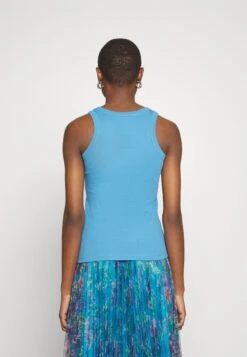 MAX & Co. Fragola - Débardeur - Sky Blue -Magasins Sélectionnés De Mode Pour Femmes eebd8af7a2fe4bfa88938519b231ddec scaled