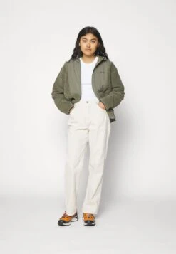 Columbia Hakatai™ Full - Veste Polaire - Stone Green -Magasins Sélectionnés De Mode Pour Femmes ef560dcdc4f34a70a17a43192b60908f scaled